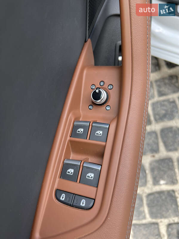 Седан Audi A4 2022 в Киеве