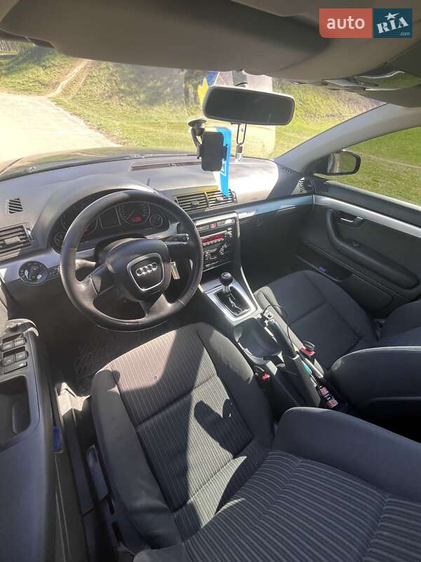 Седан Audi A4 2005 в Тростянце