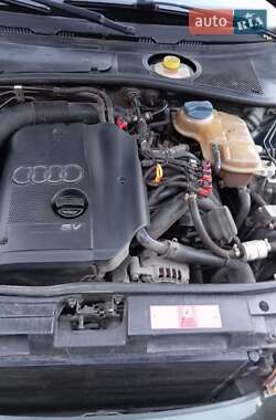 Седан Audi A4 2000 в 
