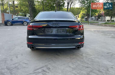 Седан Audi A4 2015 в 
