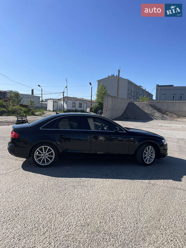 Седан Audi A4 2014 в Киеве