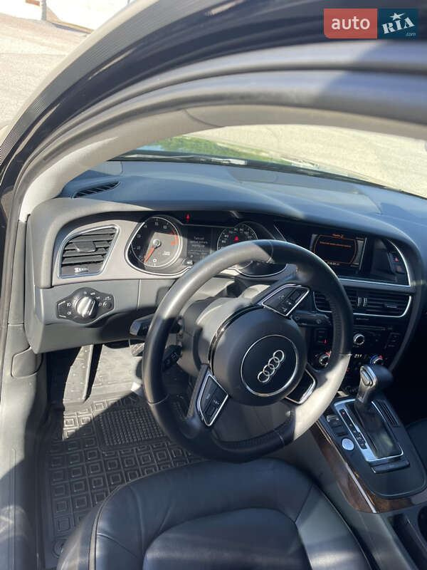 Седан Audi A4 2014 в Киеве