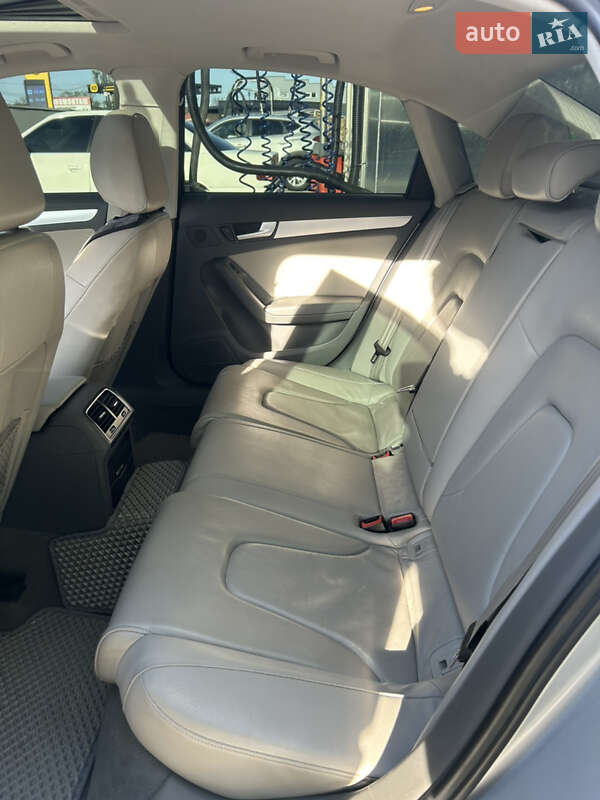 Седан Audi A4 2012 в Бориславе