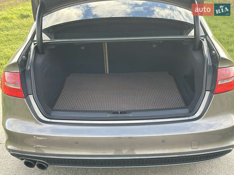 Седан Audi A4 2014 в Чернігові