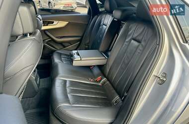 Седан Audi A4 2018 в 