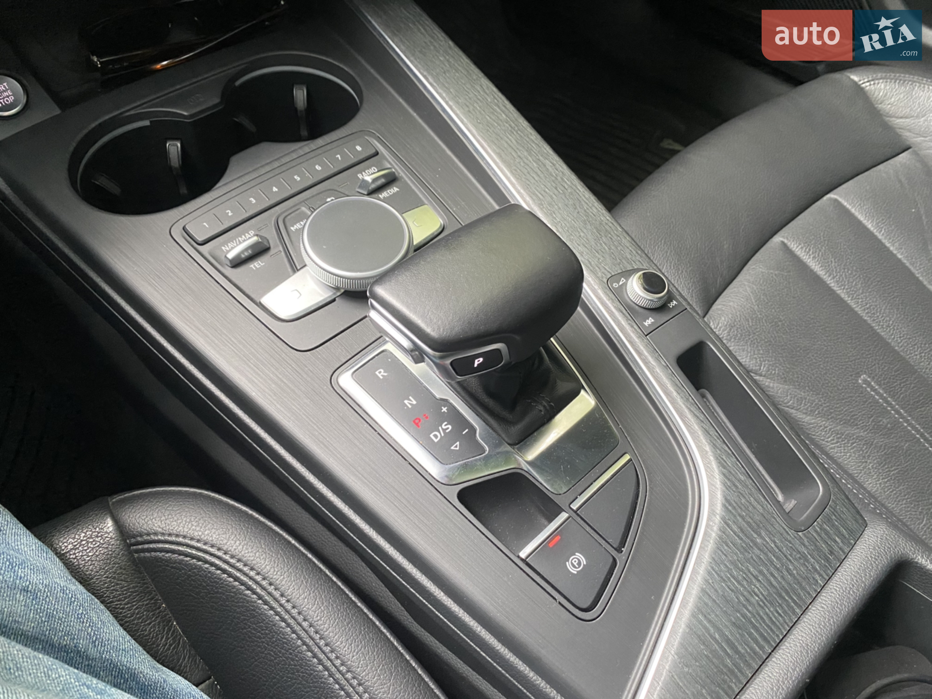 Audi A4 2016 VIN WAUFNAF46HN028103 фото оголошення 10 з 17