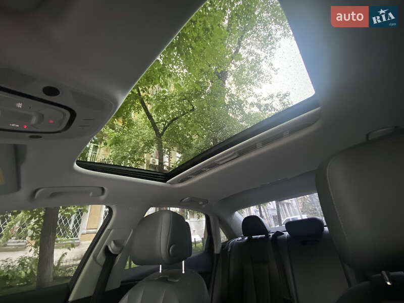 Седан Audi A4 2016 в Киеве