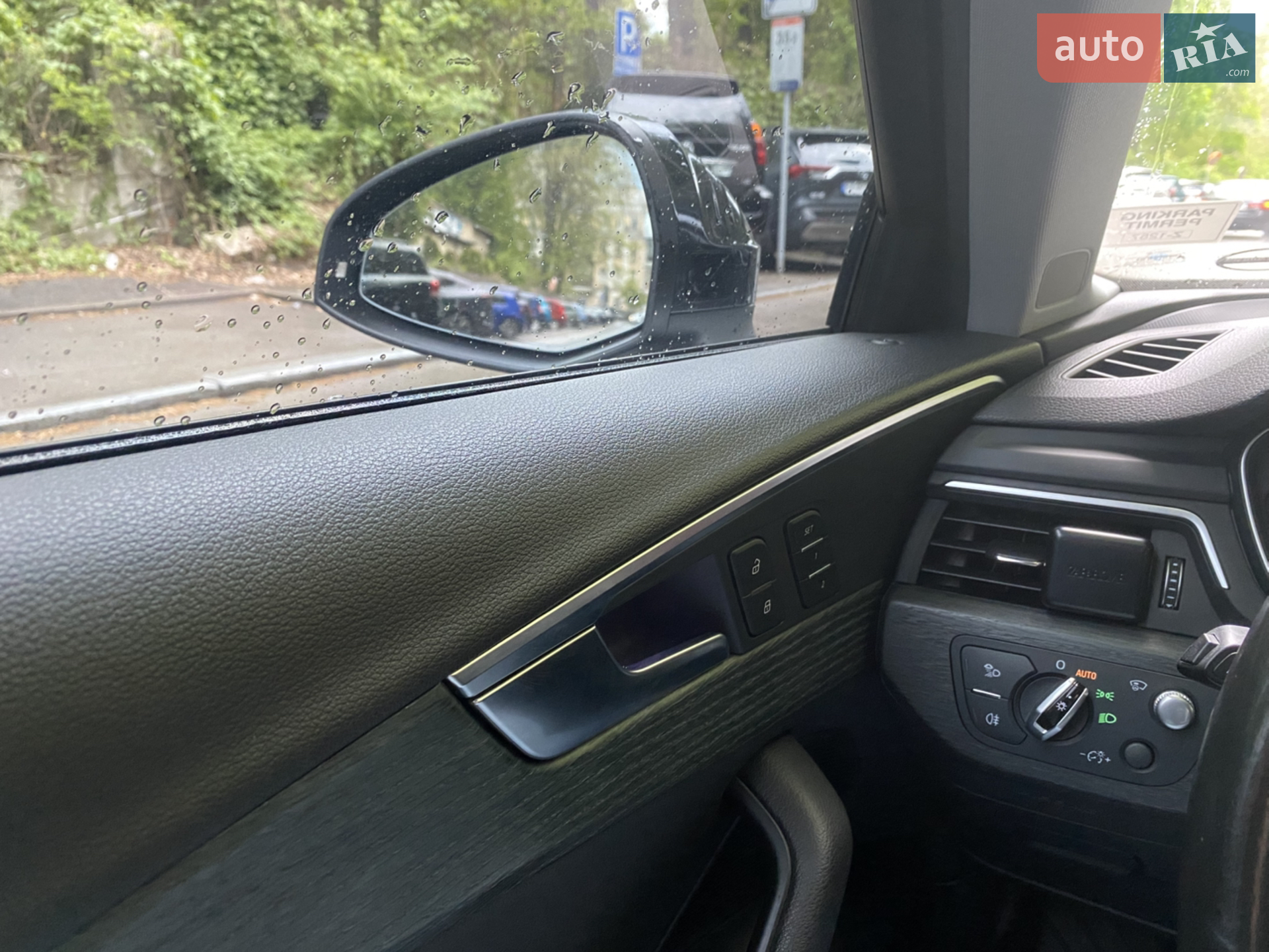 Audi A4 2016 VIN WAUFNAF46HN028103 фото оголошення 13 з 17