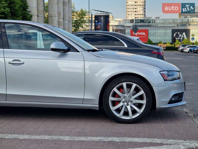 Седан Audi A4 2013 в Киеве