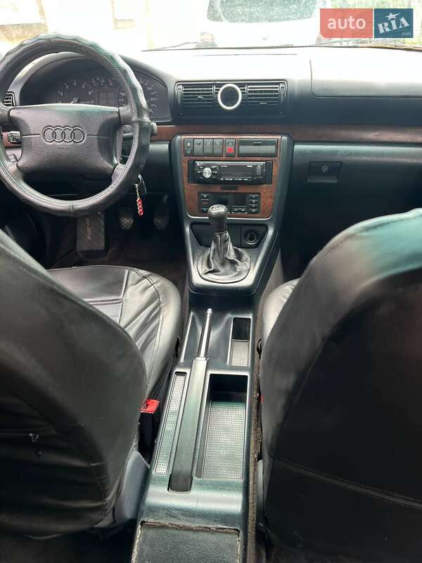 Седан Audi A4 1996 в Виннице