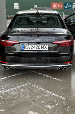 Седан Audi A4 2018 в 