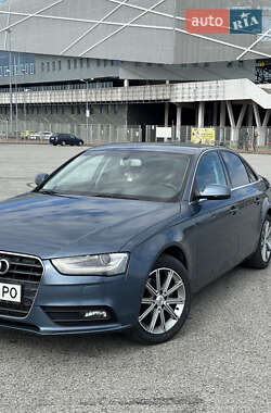 Седан Audi A4 2015 в 