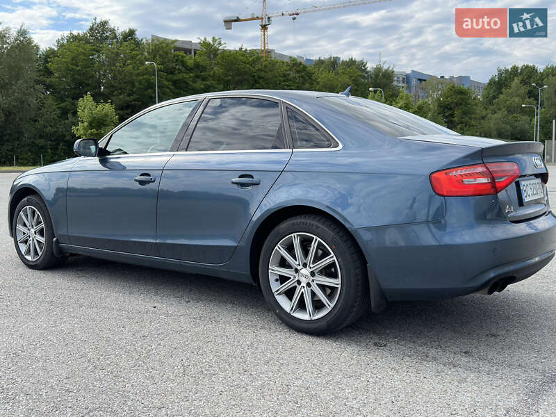 Седан Audi A4 2015 в Львове