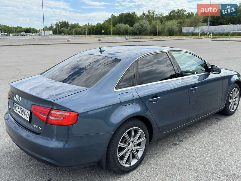 Седан Audi A4 2015 в Львове