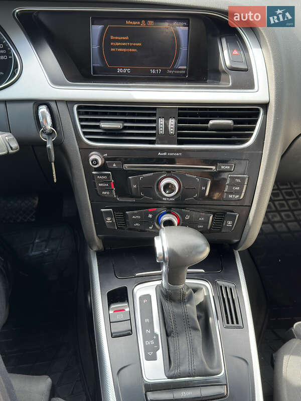 Седан Audi A4 2015 в Львове