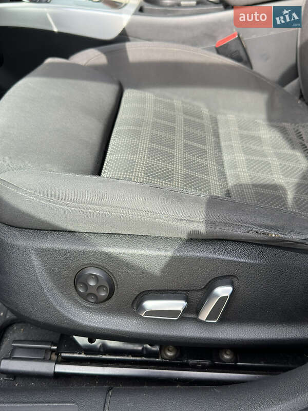 Седан Audi A4 2015 в Львове