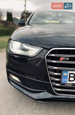 Седан Audi A4 2015 в 