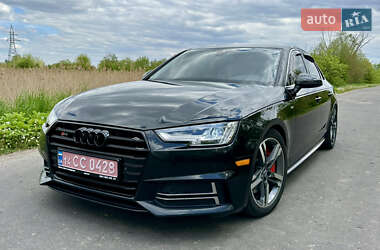 Седан Audi A4 2018 в 