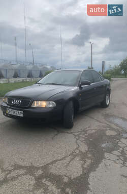 Седан Audi A4 1997 в Хотине