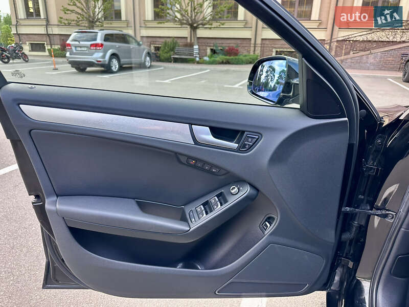 Седан Audi A4 2013 в Києві