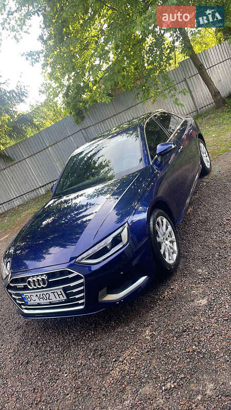 Седан Audi A4 2021 в 