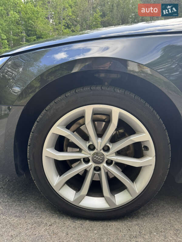 Седан Audi A4 2018 в Радомышле