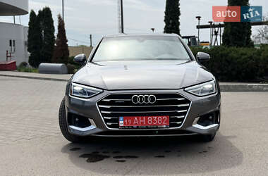 Седан Audi A4 2021 в 