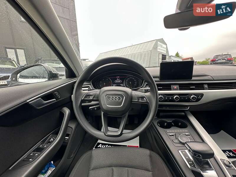 Седан Audi A4 2019 в Львові