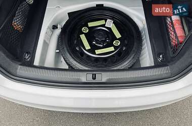 Седан Audi A4 2013 в 