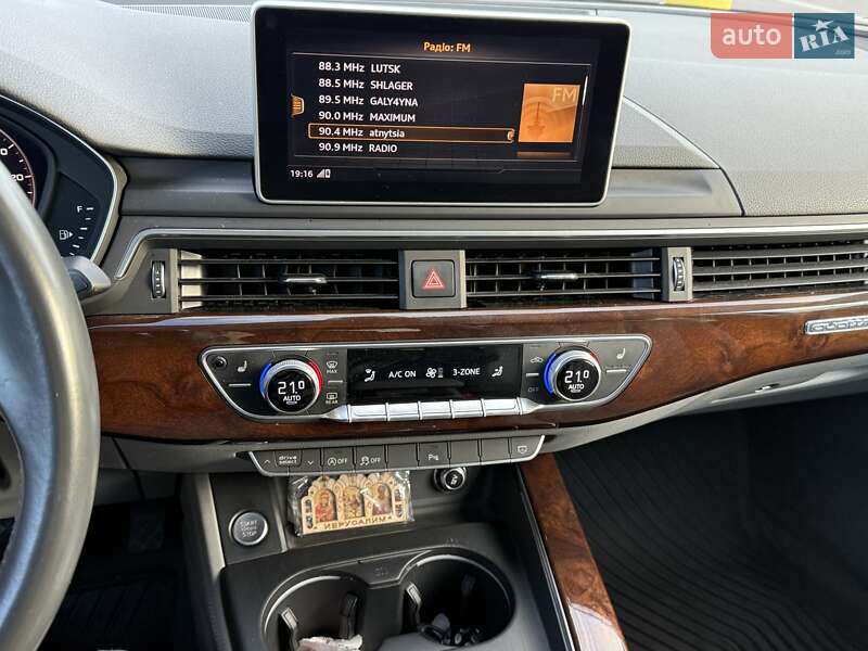 Седан Audi A4 2019 в Ровно