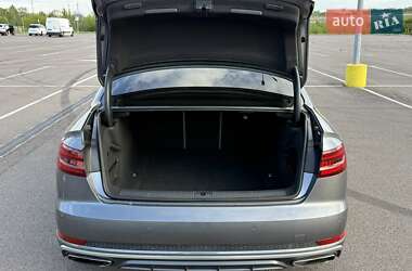 Седан Audi A4 2019 в 