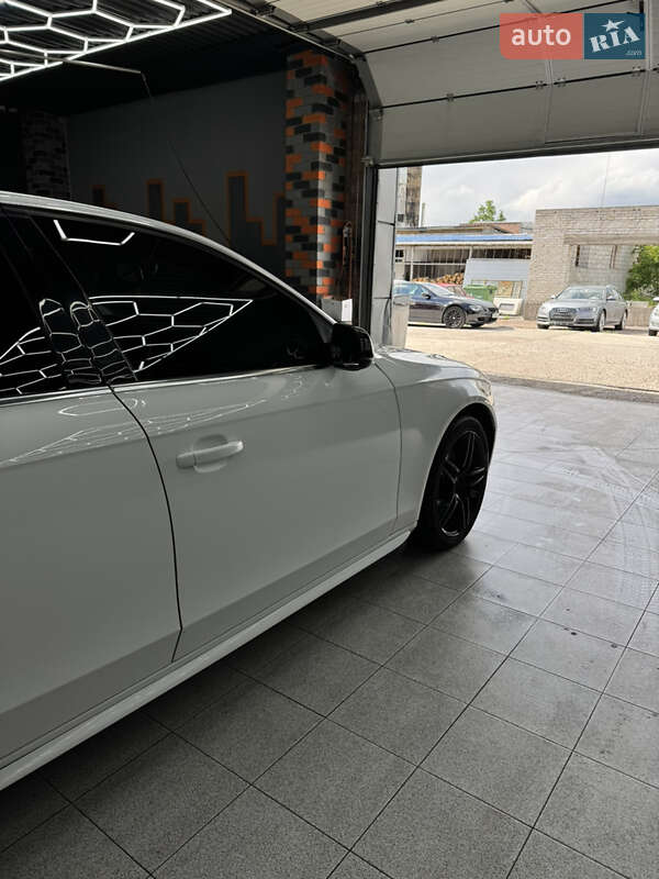 Седан Audi A4 2013 в Житомире