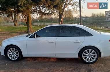 Седан Audi A4 2014 в Ровно