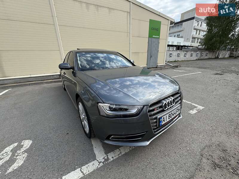 Седан Audi A4 2014 в Києві
