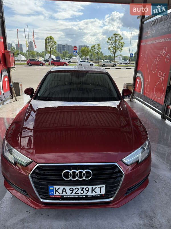 Седан Audi A4 2016 в 