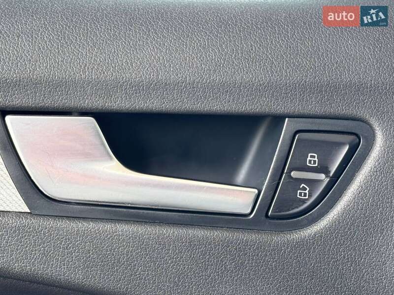 Седан Audi A4 2012 в Одесі
