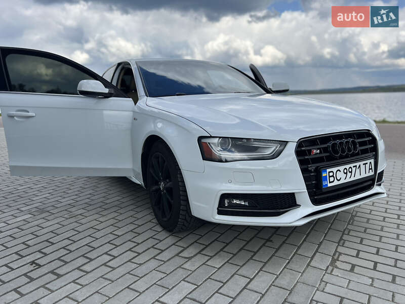 Седан Audi A4 2014 в Львові