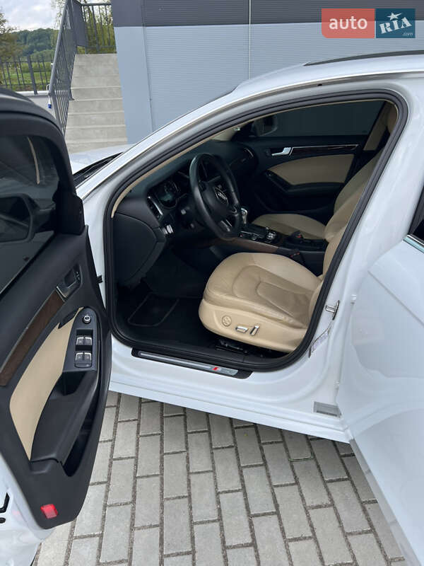 Седан Audi A4 2014 в Львові