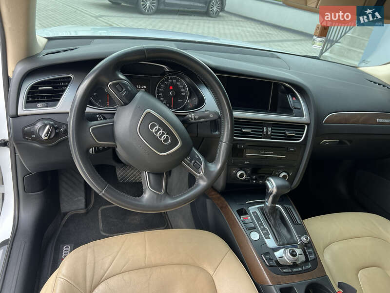 Седан Audi A4 2014 в Львові