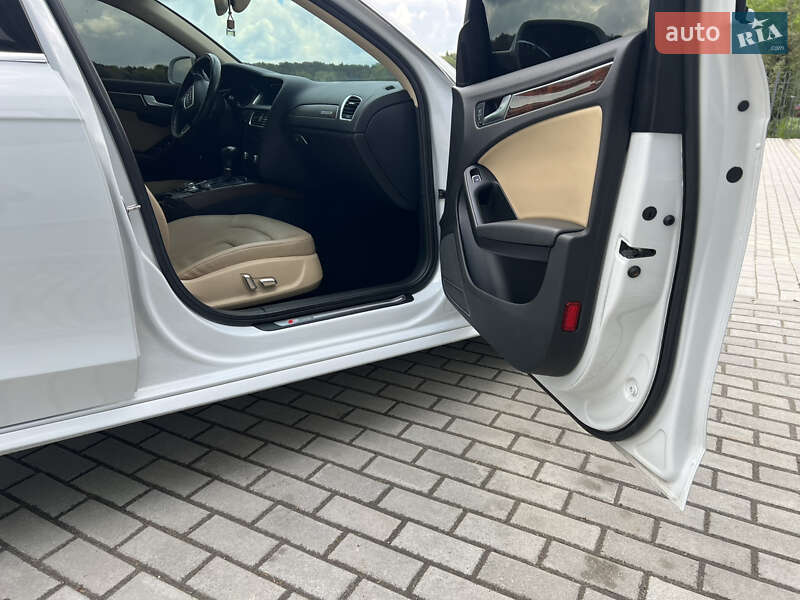 Седан Audi A4 2014 в Львові