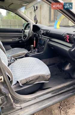 Седан Audi A4 2000 в 