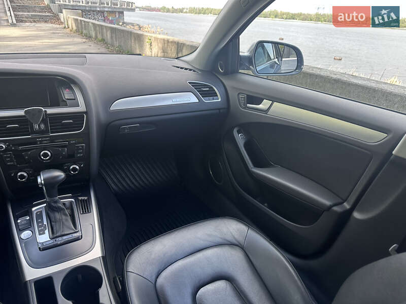 Седан Audi A4 2014 в Киеве