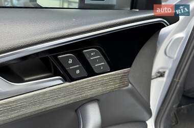Седан Audi A4 2020 в 