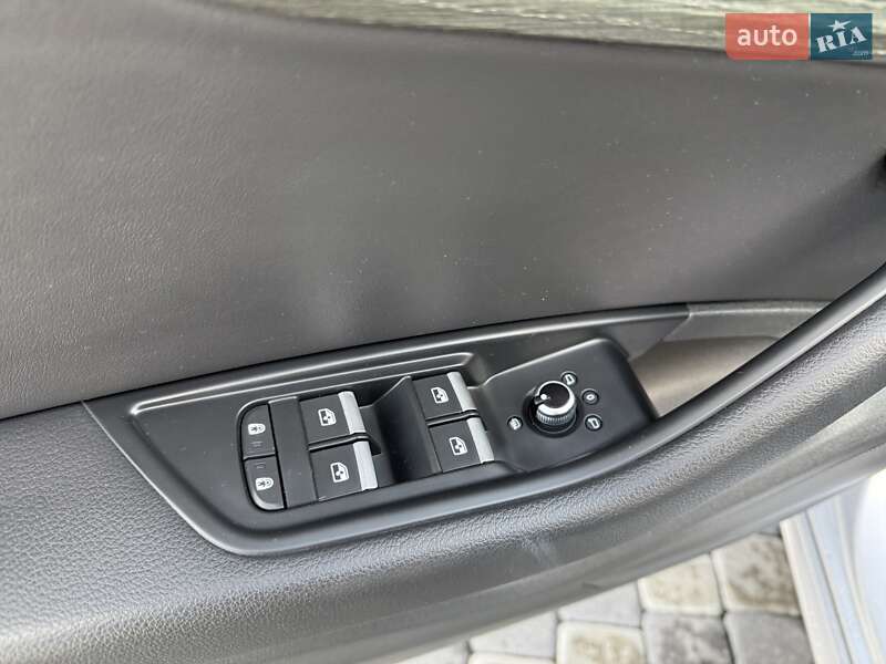 Седан Audi A4 2020 в Львове