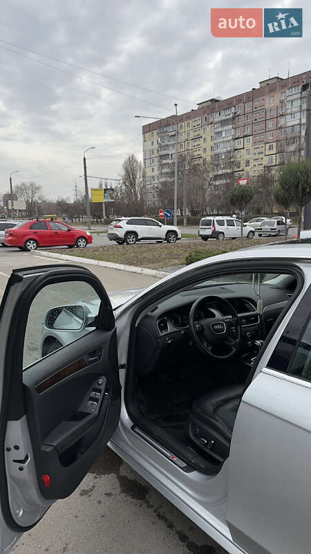 Седан Audi A4 2014 в Днепре