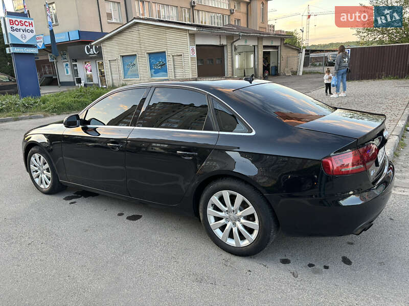 Седан Audi A4 2010 в Ивано-Франковске