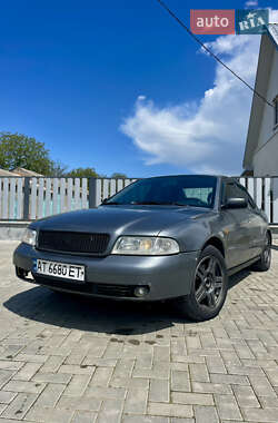 Седан Audi A4 1998 в 