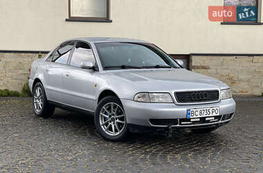 Седан Audi A4 1997 в Жовкві