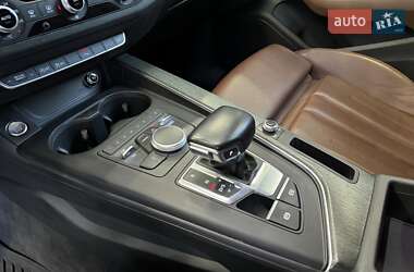 Седан Audi A4 2017 в 