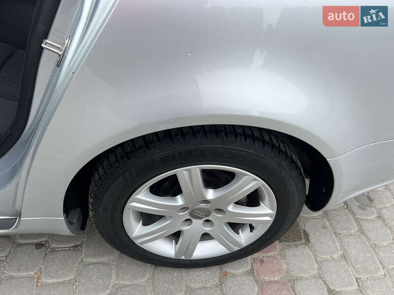 Седан Audi A4 2005 в Дунаевцах